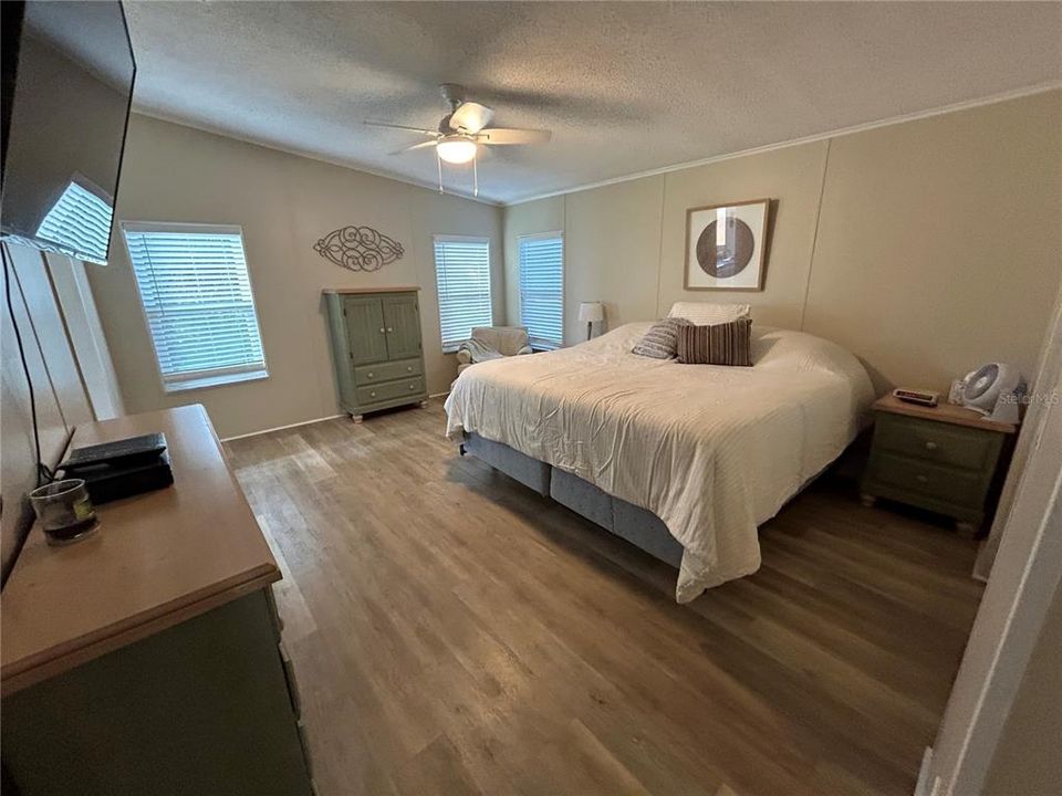 For Sale: $275,000 (3 beds, 2 baths, 1810 Square Feet)