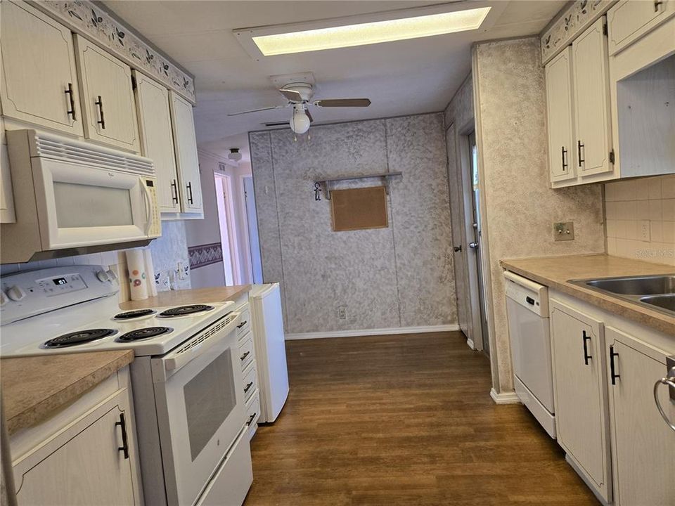 For Sale: $115,000 (2 beds, 2 baths, 1676 Square Feet)