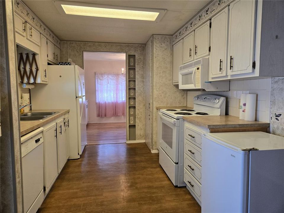 For Sale: $115,000 (2 beds, 2 baths, 1676 Square Feet)