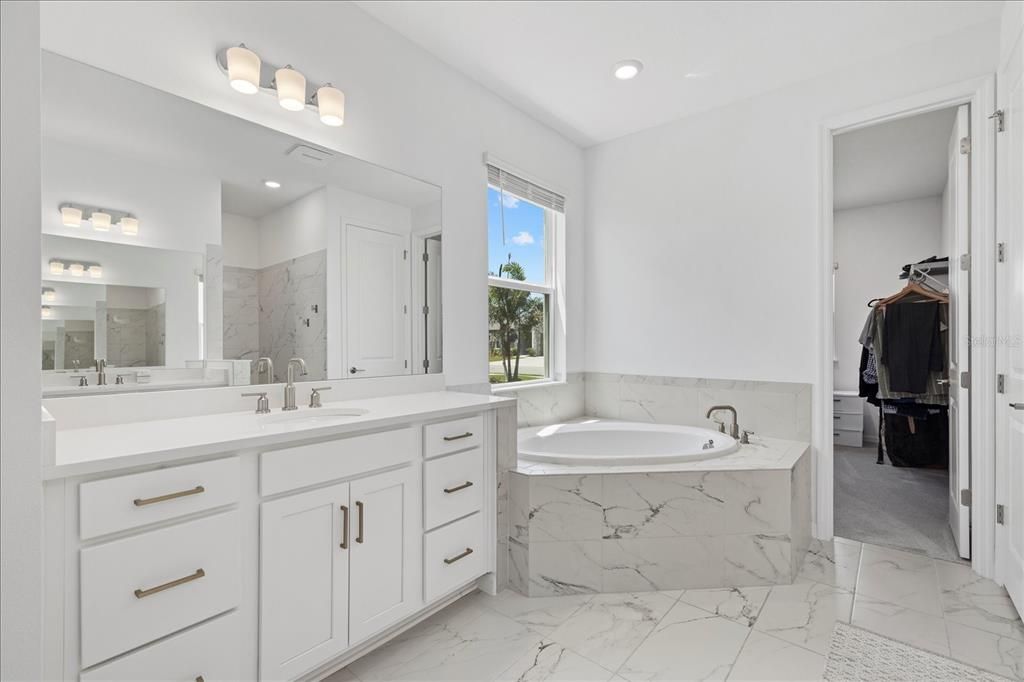 Active With Contract: $1,175,000 (7 beds, 4 baths, 4838 Square Feet)