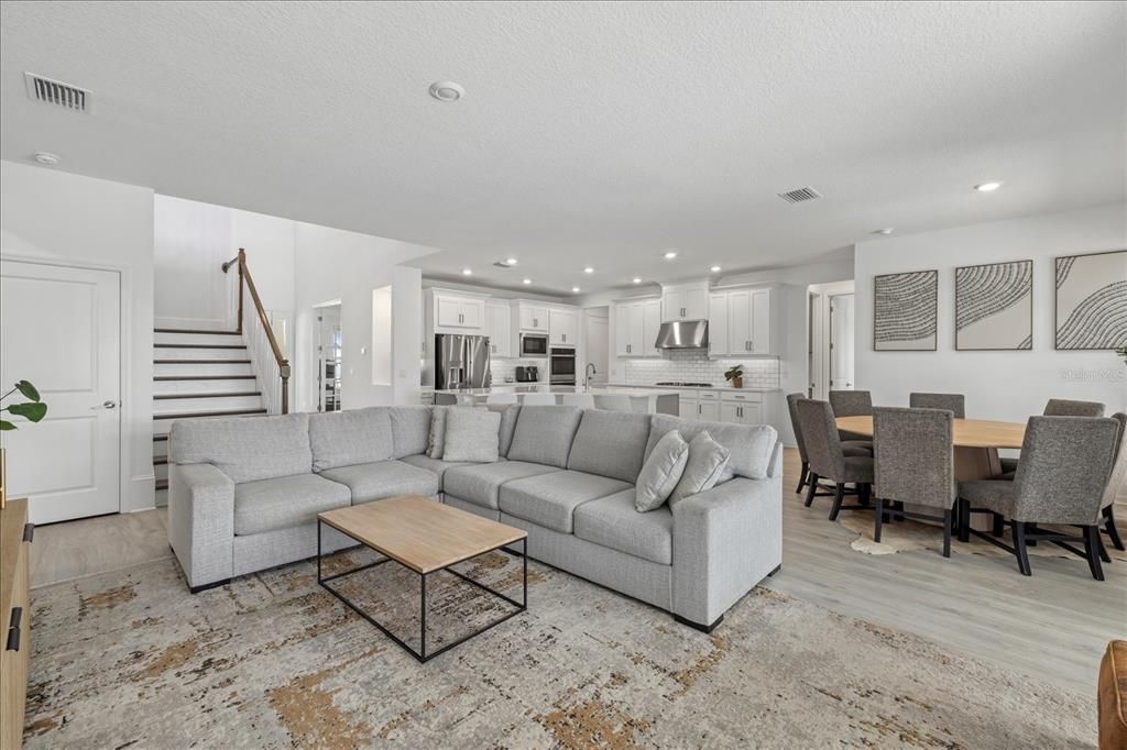 Active With Contract: $1,175,000 (7 beds, 4 baths, 4838 Square Feet)