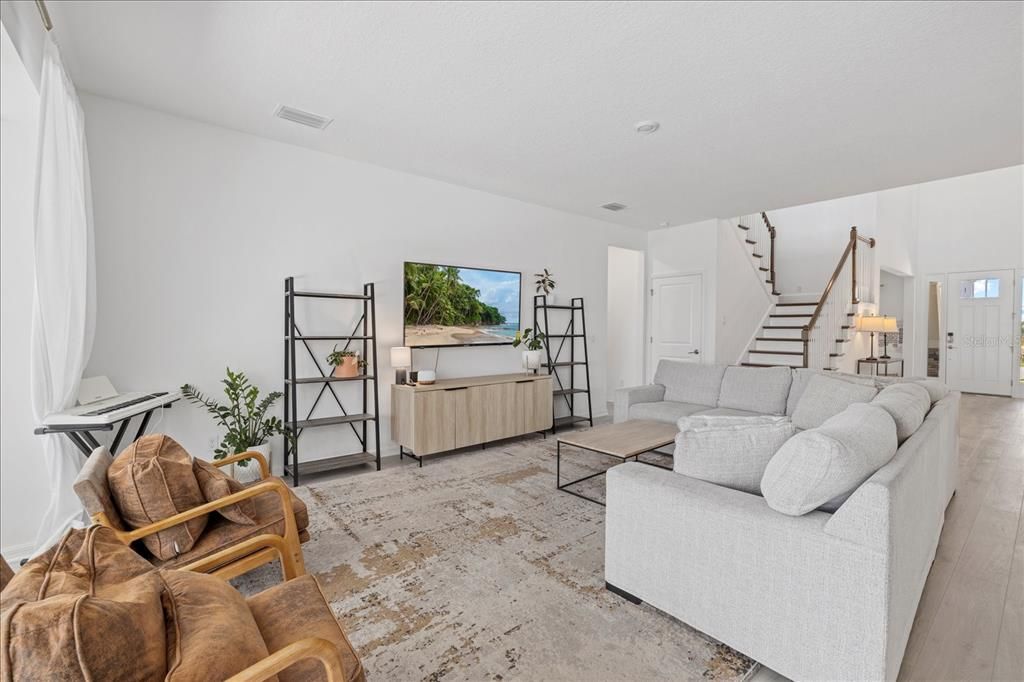 Active With Contract: $1,175,000 (7 beds, 4 baths, 4838 Square Feet)