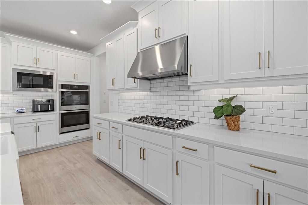 Active With Contract: $1,175,000 (7 beds, 4 baths, 4838 Square Feet)