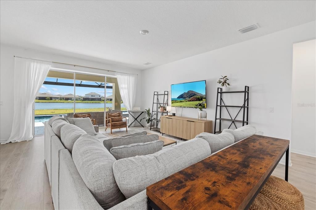 Active With Contract: $1,175,000 (7 beds, 4 baths, 4838 Square Feet)