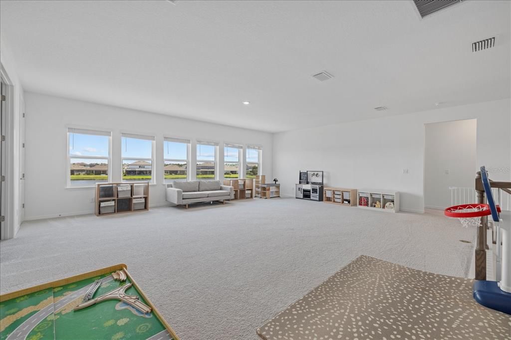 Active With Contract: $1,175,000 (7 beds, 4 baths, 4838 Square Feet)