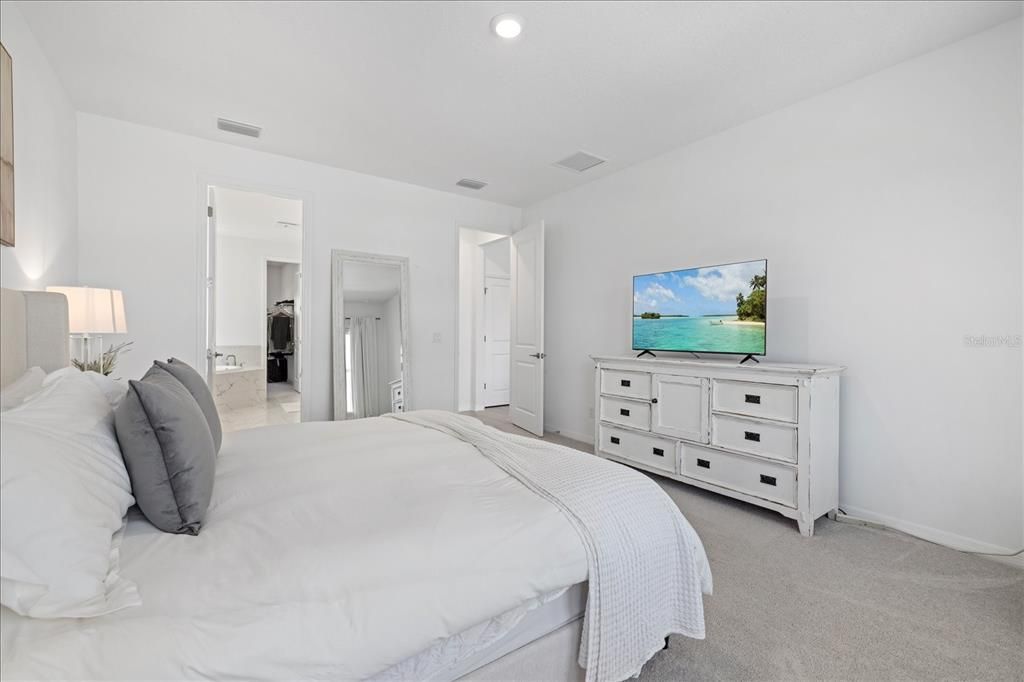 Active With Contract: $1,175,000 (7 beds, 4 baths, 4838 Square Feet)