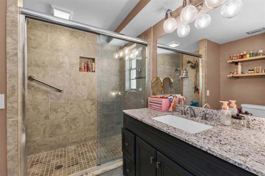 En Venta: $215,000 (2 camas, 2 baños, 1200 Pies cuadrados)