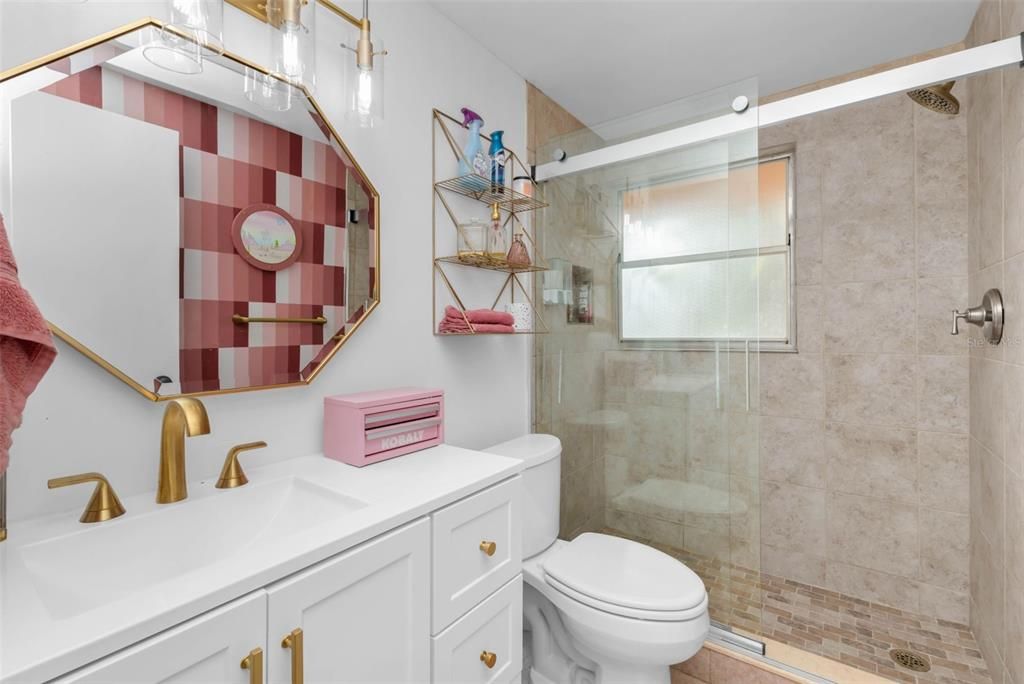 En Venta: $215,000 (2 camas, 2 baños, 1200 Pies cuadrados)