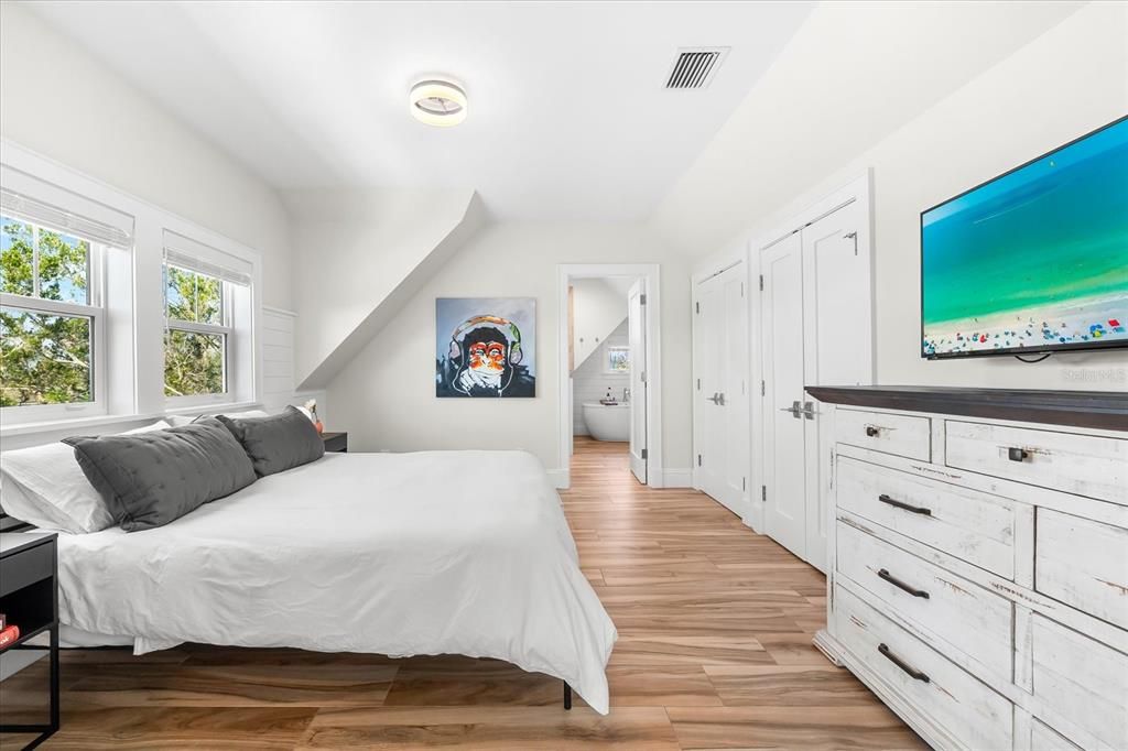 En Venta: $2,250,000 (4 camas, 3 baños, 2971 Pies cuadrados)