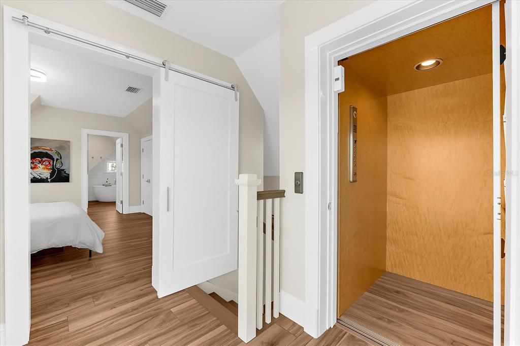 En Venta: $2,250,000 (4 camas, 3 baños, 2971 Pies cuadrados)