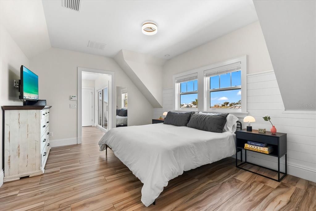 En Venta: $2,250,000 (4 camas, 3 baños, 2971 Pies cuadrados)