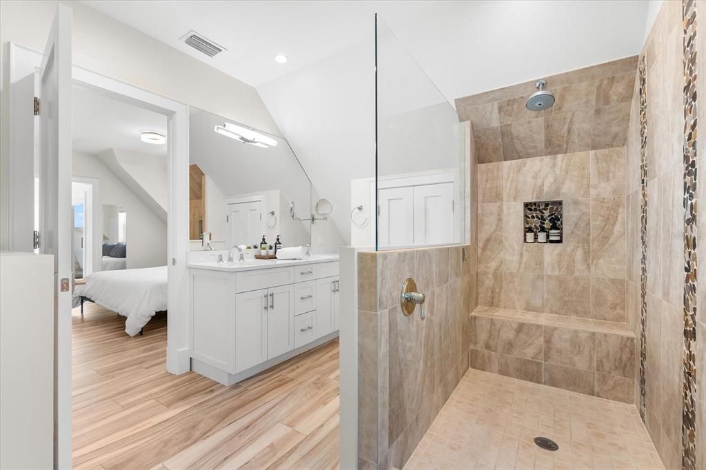 En Venta: $2,250,000 (4 camas, 3 baños, 2971 Pies cuadrados)