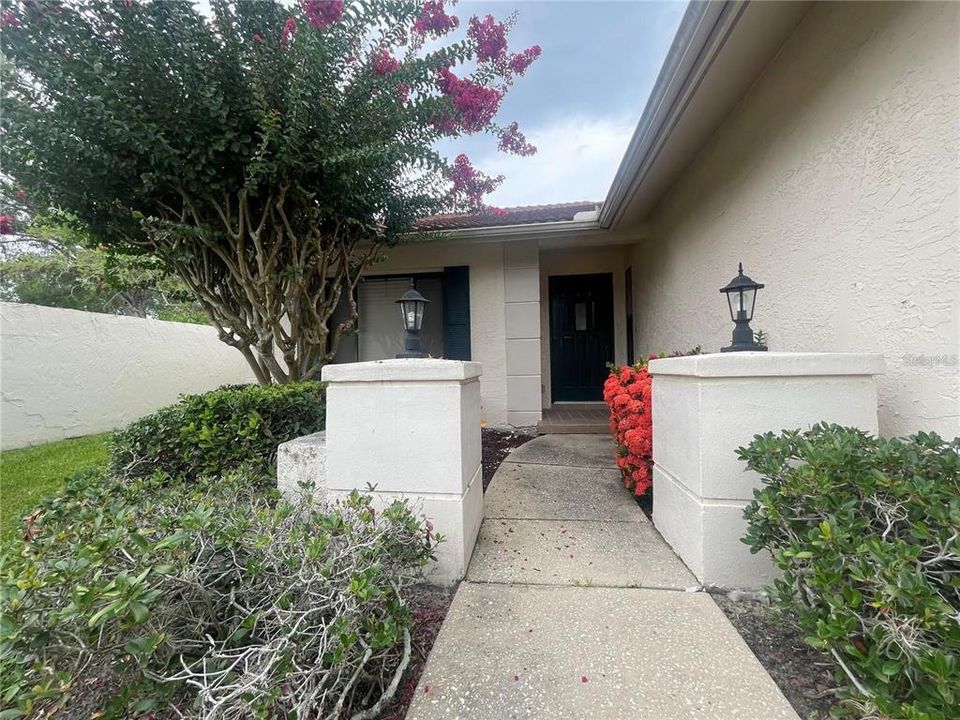 For Rent: $2,000 (2 beds, 2 baths, 1166 Square Feet)