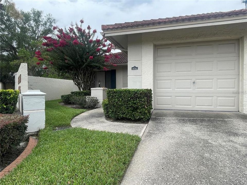 For Rent: $2,000 (2 beds, 2 baths, 1166 Square Feet)