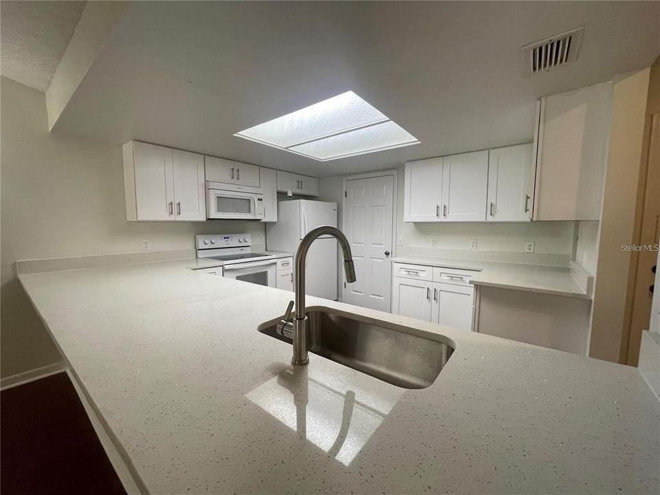 For Rent: $2,000 (2 beds, 2 baths, 1166 Square Feet)