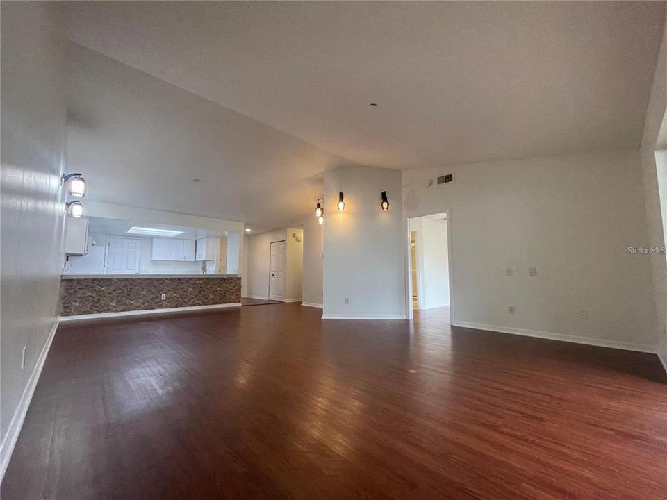For Rent: $2,000 (2 beds, 2 baths, 1166 Square Feet)