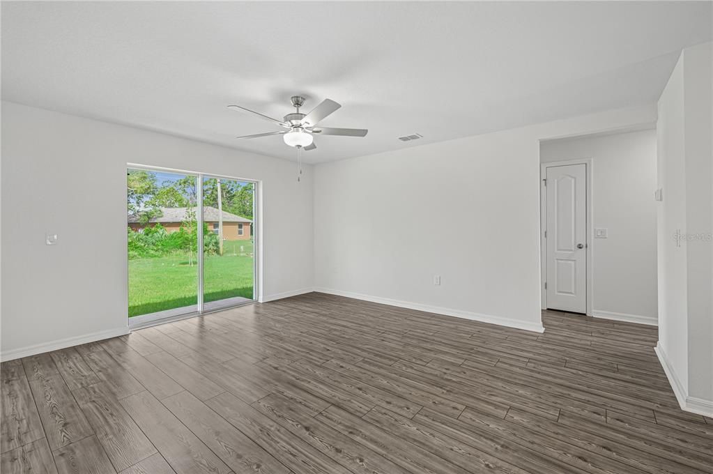For Sale: $264,900 (3 beds, 2 baths, 1401 Square Feet)