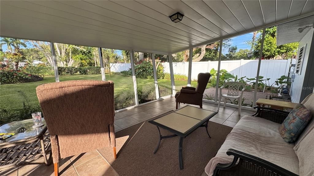 Active With Contract: $247,500 (2 beds, 1 baths, 832 Square Feet)