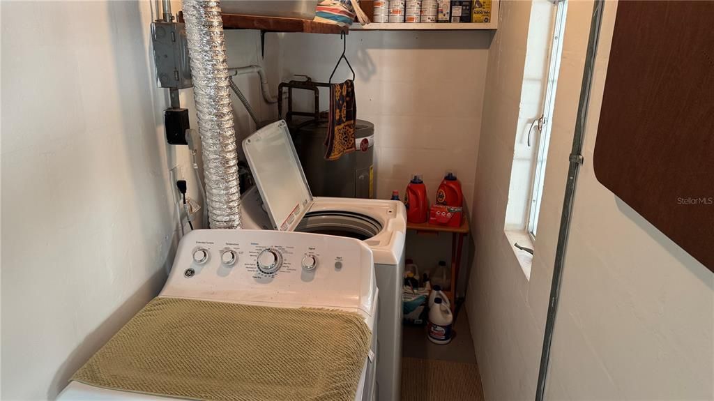 Active With Contract: $247,500 (2 beds, 1 baths, 832 Square Feet)