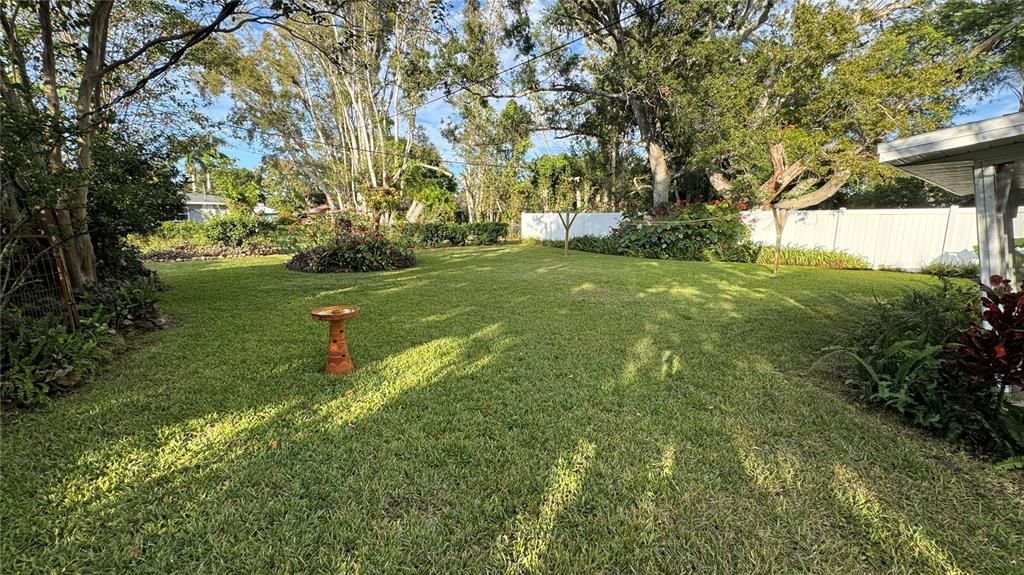 Active With Contract: $247,500 (2 beds, 1 baths, 832 Square Feet)