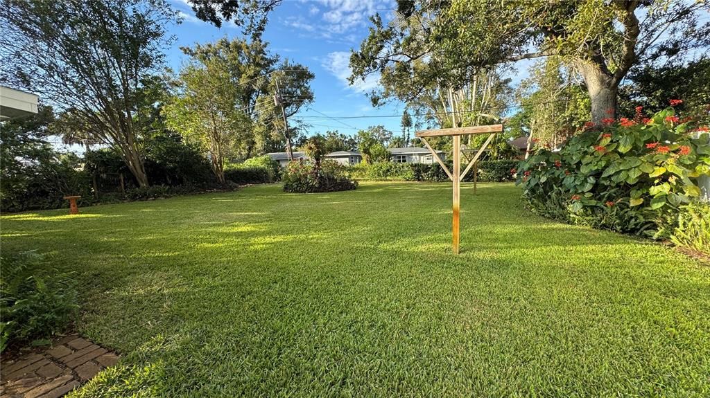 Active With Contract: $247,500 (2 beds, 1 baths, 832 Square Feet)