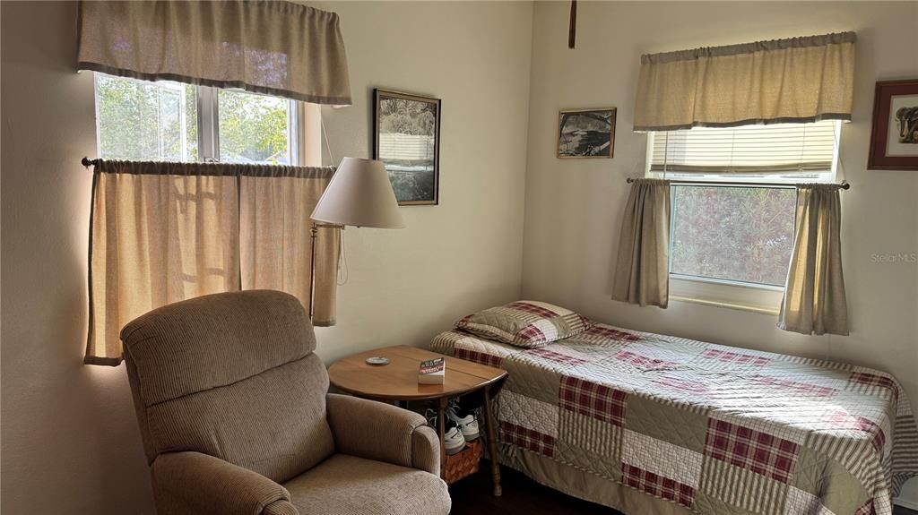 Active With Contract: $247,500 (2 beds, 1 baths, 832 Square Feet)