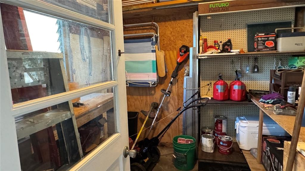 Active With Contract: $247,500 (2 beds, 1 baths, 832 Square Feet)