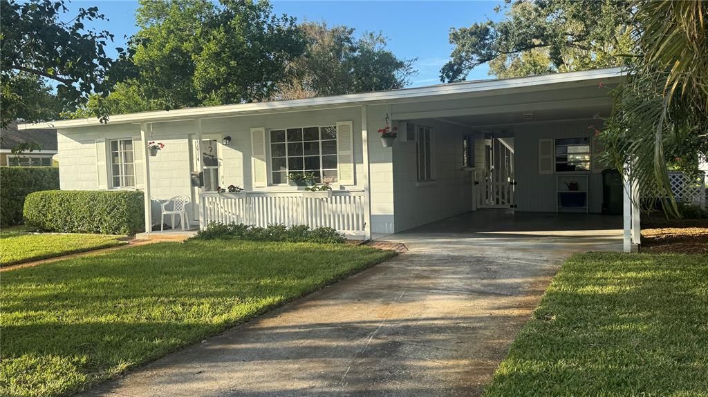 Active With Contract: $247,500 (2 beds, 1 baths, 832 Square Feet)