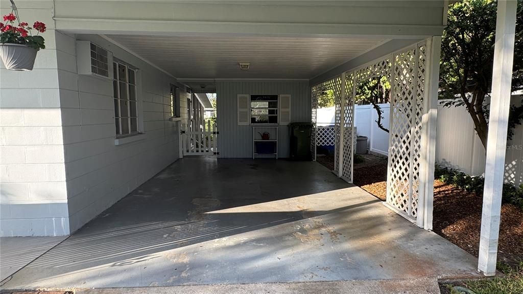 Active With Contract: $247,500 (2 beds, 1 baths, 832 Square Feet)