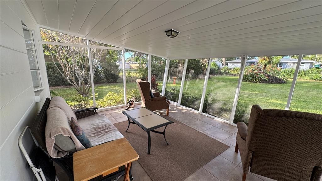 Active With Contract: $247,500 (2 beds, 1 baths, 832 Square Feet)