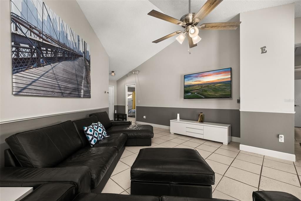 Под контрактом: $2,200 (3 спален, 2 ванн, 1419 Квадратных фут)