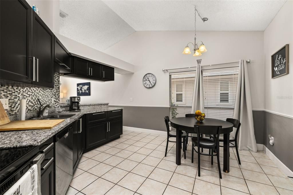 Под контрактом: $2,200 (3 спален, 2 ванн, 1419 Квадратных фут)