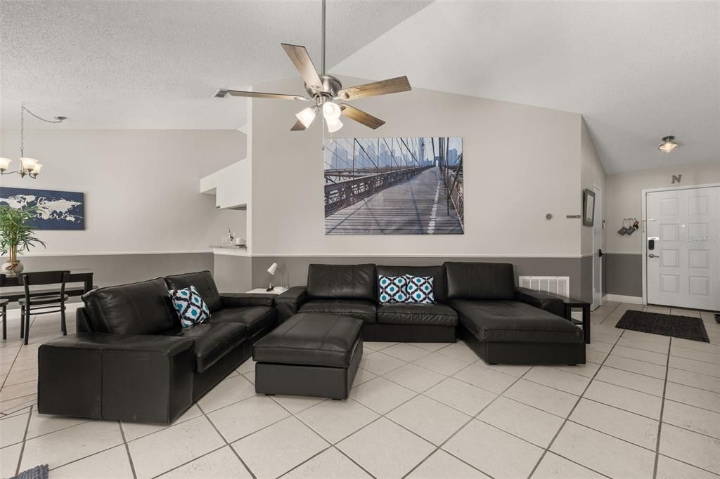 Под контрактом: $2,200 (3 спален, 2 ванн, 1419 Квадратных фут)