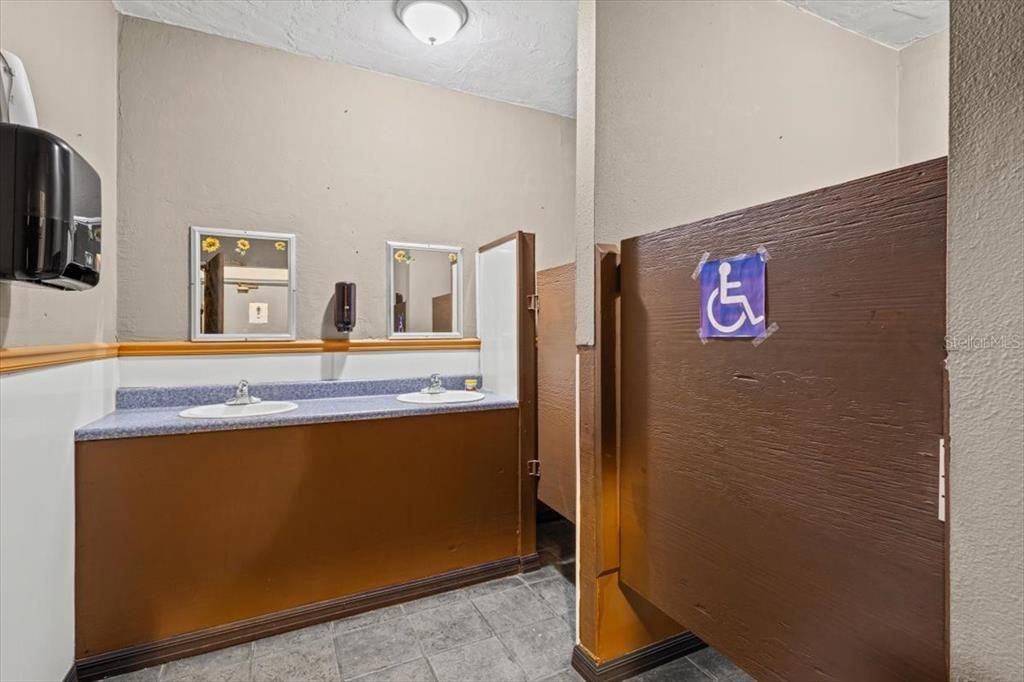 待售: $400,000 (0 贝兹, 0 浴室, 4049 平方英尺)