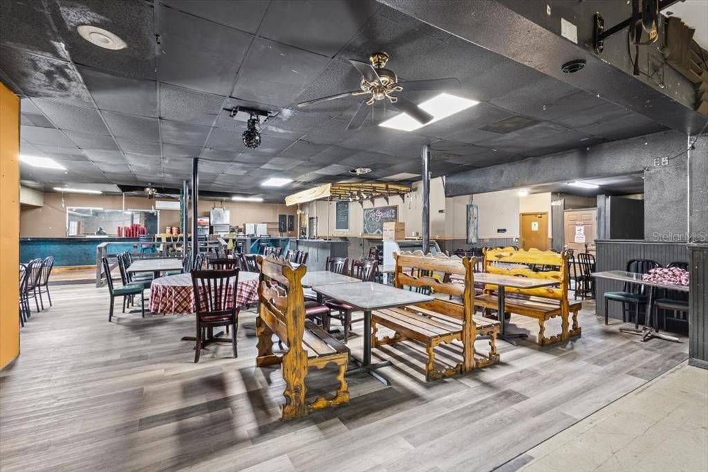 待售: $400,000 (0 贝兹, 0 浴室, 4049 平方英尺)