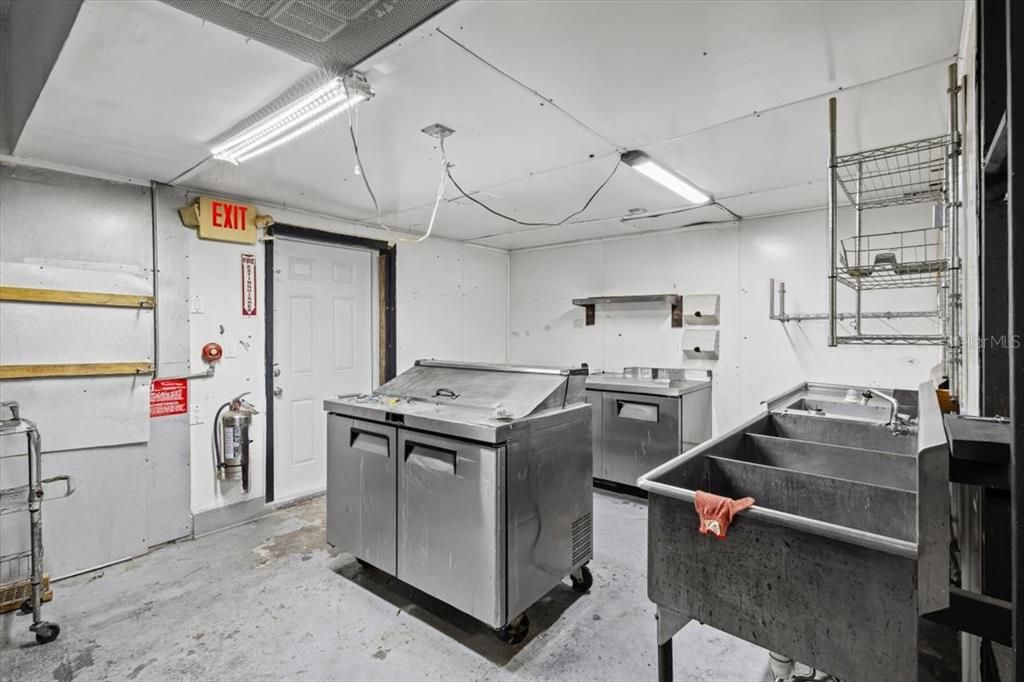 待售: $400,000 (0 贝兹, 0 浴室, 4049 平方英尺)