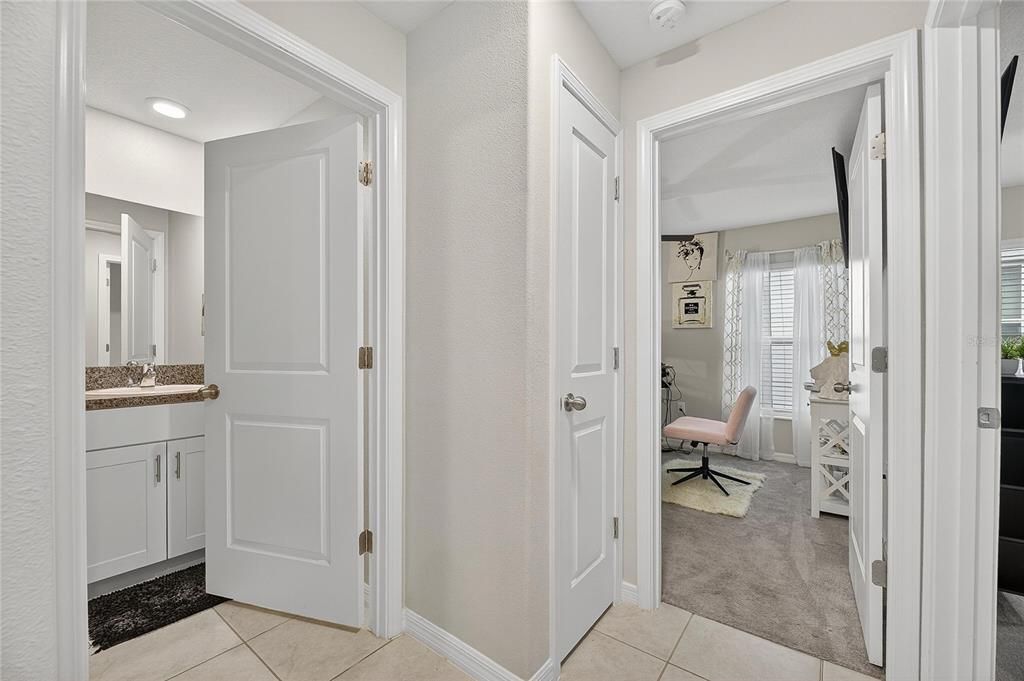 Activo con contrato: $294,990 (3 camas, 2 baños, 1451 Pies cuadrados)