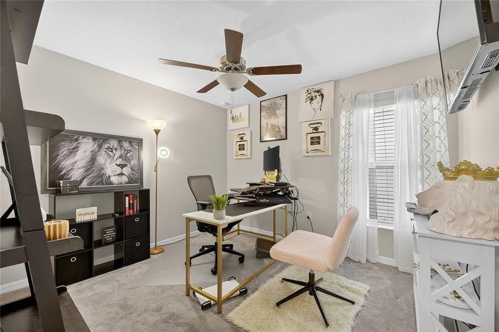 Activo con contrato: $294,990 (3 camas, 2 baños, 1451 Pies cuadrados)