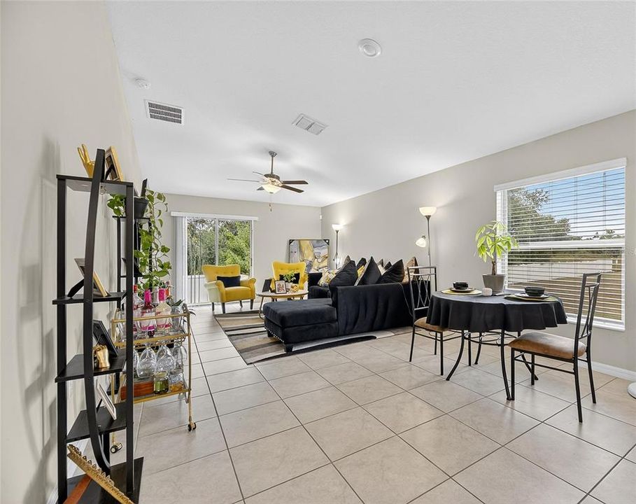 Activo con contrato: $294,990 (3 camas, 2 baños, 1451 Pies cuadrados)