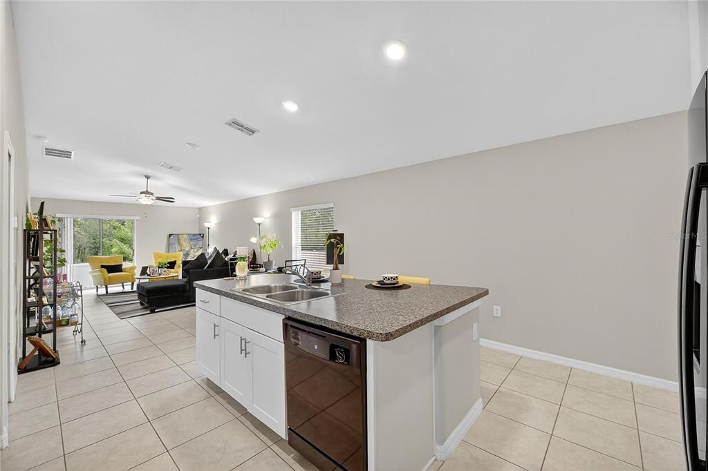 Activo con contrato: $294,990 (3 camas, 2 baños, 1451 Pies cuadrados)