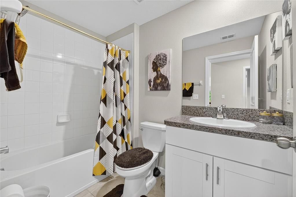 Activo con contrato: $294,990 (3 camas, 2 baños, 1451 Pies cuadrados)