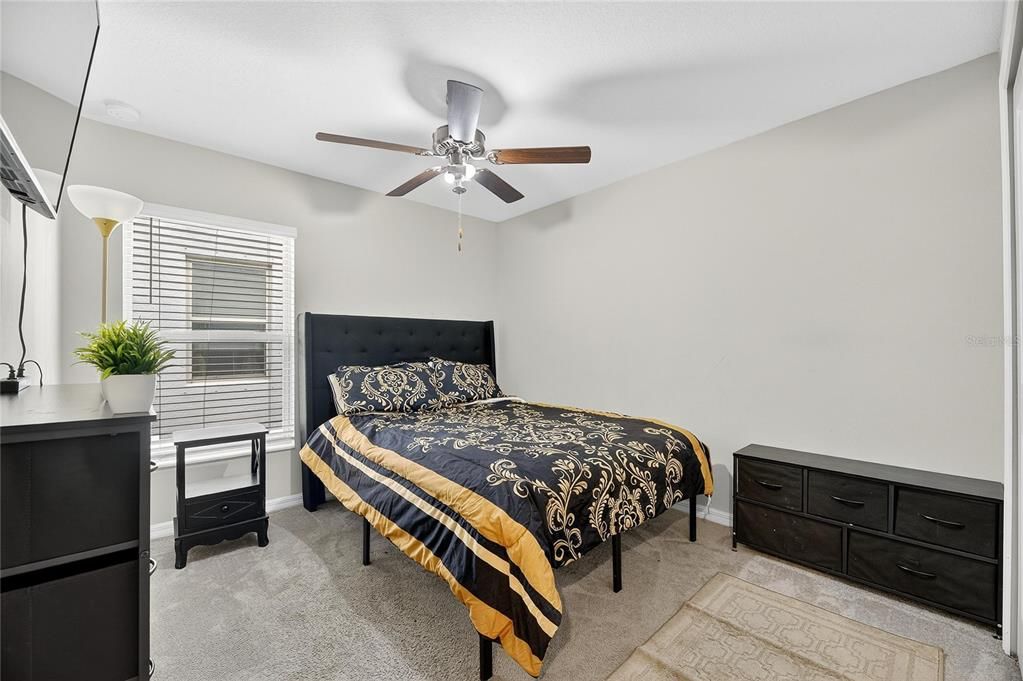 Activo con contrato: $294,990 (3 camas, 2 baños, 1451 Pies cuadrados)