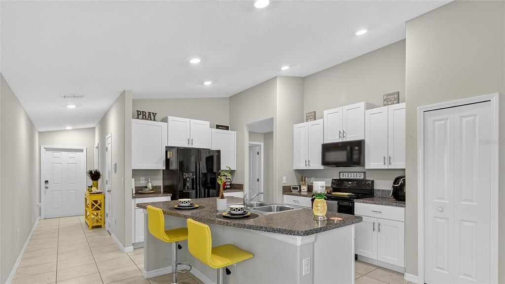 Activo con contrato: $294,990 (3 camas, 2 baños, 1451 Pies cuadrados)