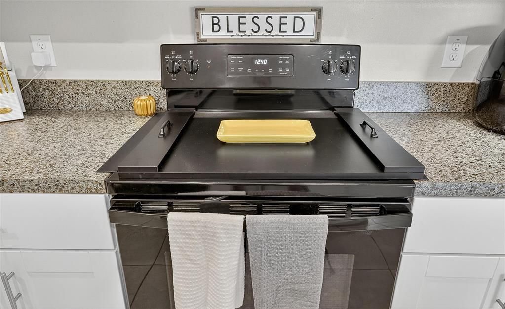 Activo con contrato: $294,990 (3 camas, 2 baños, 1451 Pies cuadrados)