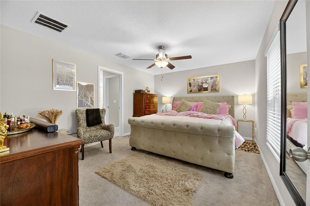 Activo con contrato: $294,990 (3 camas, 2 baños, 1451 Pies cuadrados)