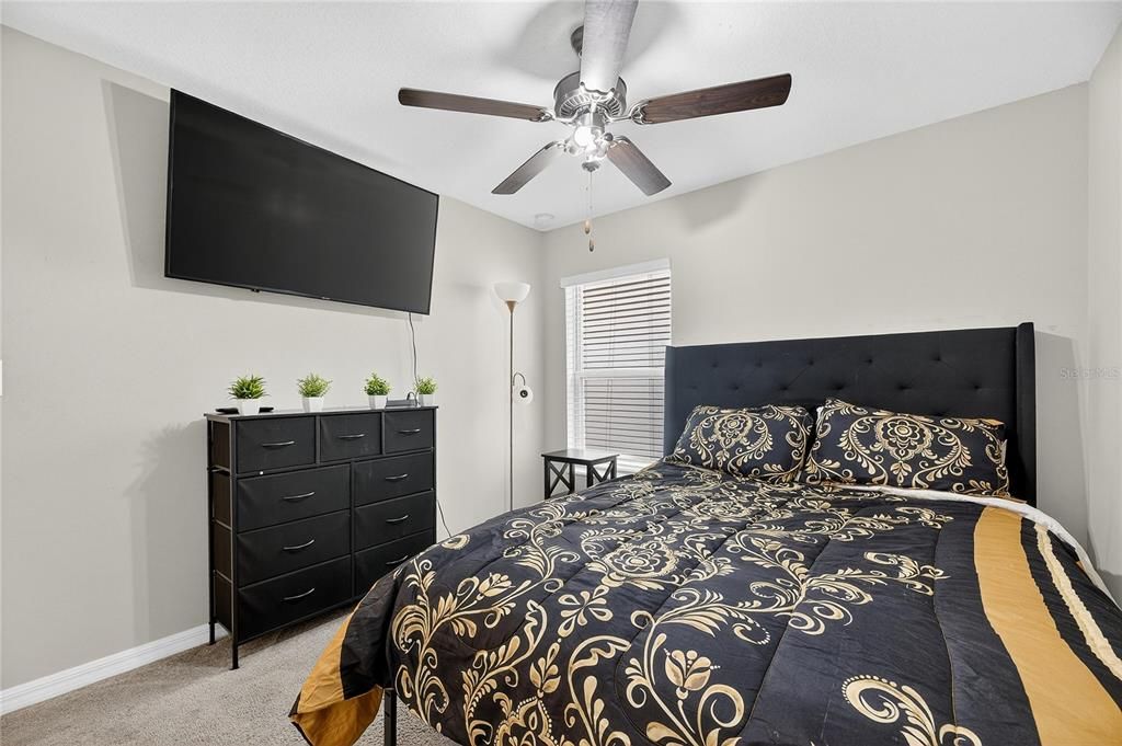 Activo con contrato: $294,990 (3 camas, 2 baños, 1451 Pies cuadrados)