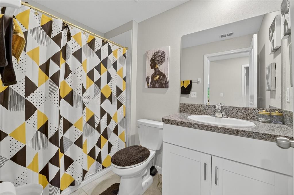 Activo con contrato: $294,990 (3 camas, 2 baños, 1451 Pies cuadrados)