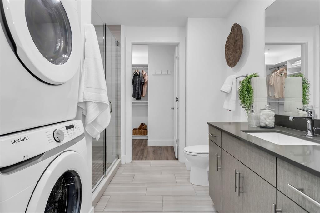 For Sale: $649,000 (1 beds, 2 baths, 958 Square Feet)