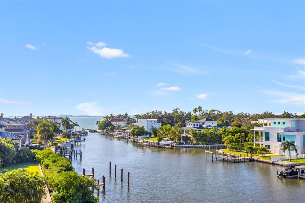 For Sale: $649,000 (1 beds, 2 baths, 958 Square Feet)