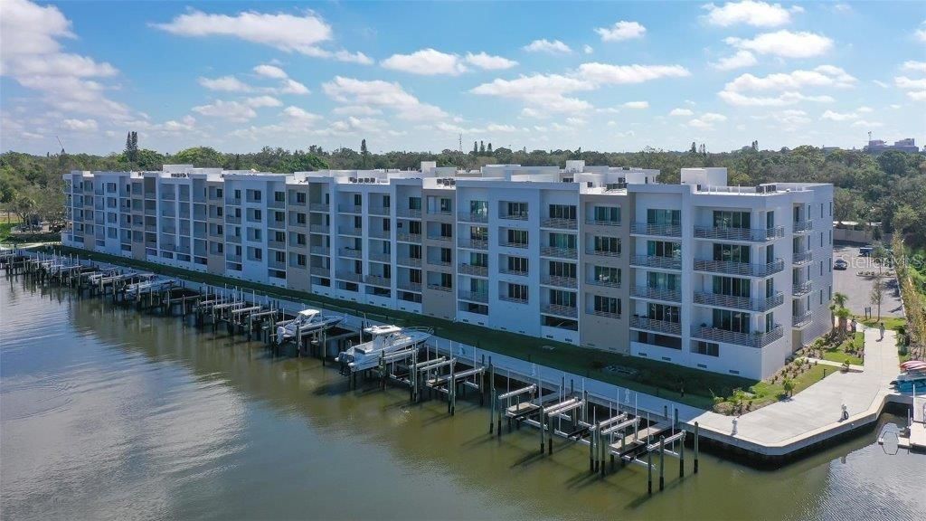 For Sale: $649,000 (1 beds, 2 baths, 958 Square Feet)